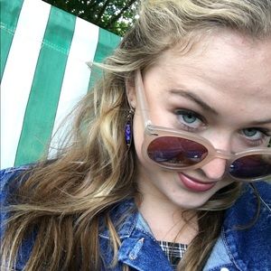 Meet your Posher, Claire